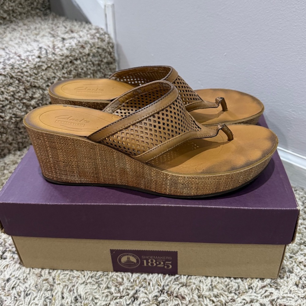 Clarks Avaleen Ocean Honey Brown Leather Perforated Wedge Thong Sandals 9.5 M